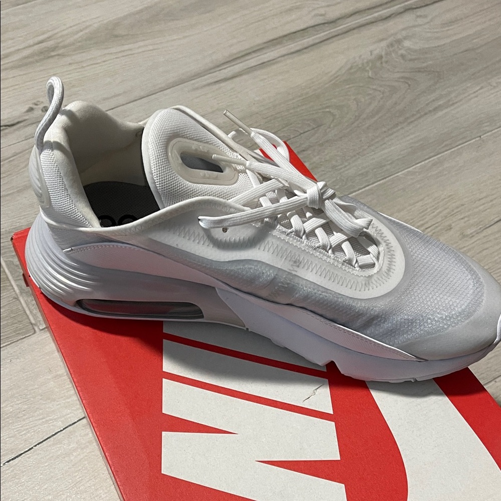 Nike Men's White Air Max 2090 Sneakers